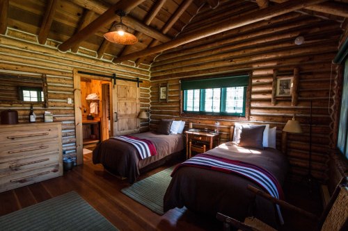 IdahoRockyRanchCabininside