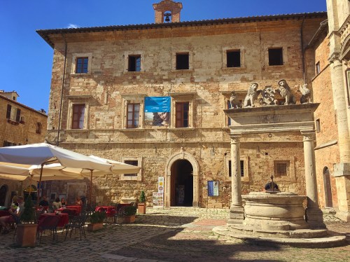 Buildings in Montepulciano.jpg